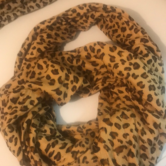 Leopard printed Infinity Scarf - Picture 2 of 3